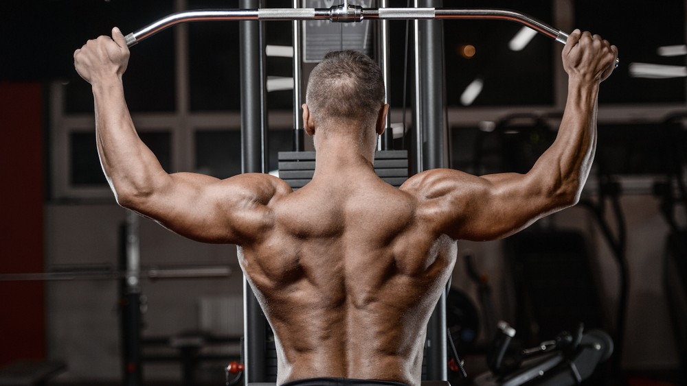 Cara Menggunakan Pulldown Lat dan Mesin Baris Rendah
