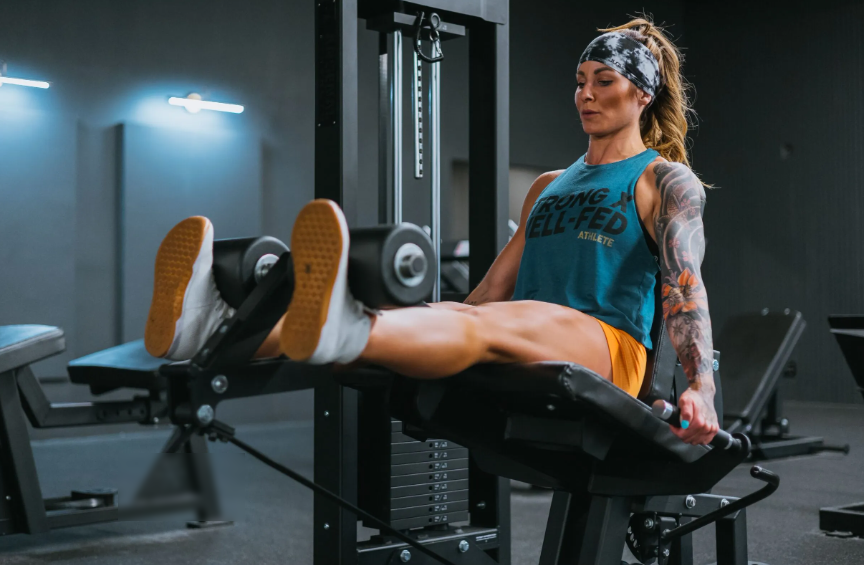 Bagaimana untuk melatih dengan curl kaki dan mesin lanjutan?